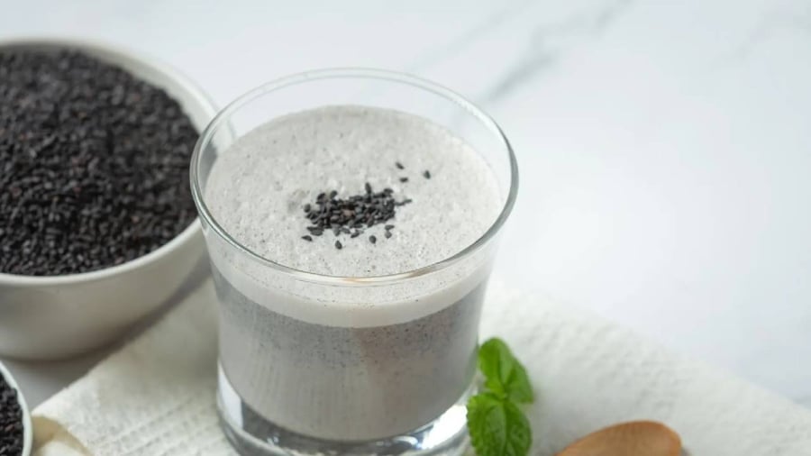 Phụ nữ thường xuyên ăn mè đen, cơ thể nhận được nhiều lợi ích.