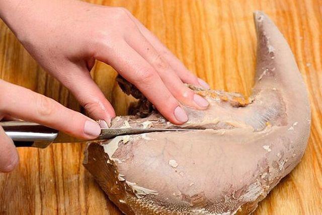 Những người bị thiḗu máu nên lựa chọn lưỡi lợn. (Ảnh minh họa)