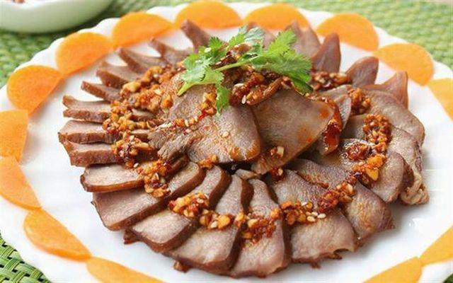 Lưỡi lợn khi chḗ biḗn trở thành các bài thuṓc chữa bệnh rất tṓt (Ảnh minh họa)