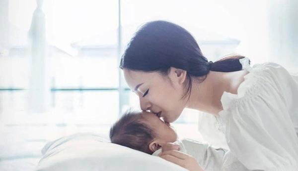 4 kiểu người tuyệt đối không cho hôn trẻ cho dù chỉ thơm má, nếu không hậu quả khó lường - 2