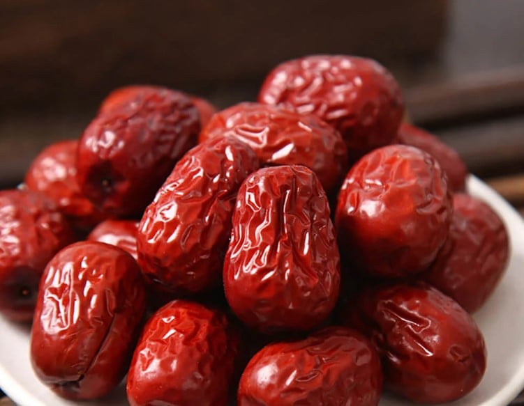 Nhóm ăn táo ᵭỏ có nhu ᵭộng ruột hoạt ᵭộng tṓt hơn rõ rệt, nhờ vào hàm ʟượng chất xơ dṑi dào trong ʟoại quả này