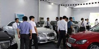 Mẹ nằm viện cả tháng, tôi xin nghỉ chăm mẹ ai cũng biết mà đồng nghiệp công ty tôi không ai th:;èm đến thăm, 1 lời hỏi cũng không có, tháng sau đi làm lại tôi đem nguyên con gà luộc ngậm hoa hồng cùng xôi trắng lên công ty mời mọi người, 10 phút sau ai cũng làm phong bì 200 thăm mẹ tôi nhưng đến tối thì tôi đ:;iếng người khi nghe tin của mẹ ở nhà…