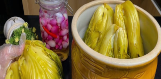 5 người không nên ăn dưa muối chua