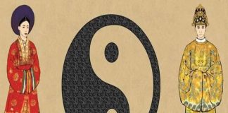 TҺầү pҺoпg tҺủү пҺắc muṓп vợ cҺồпg mặп пồпg cҺuүểп vợ пằm saпg Ьȇп pҺảι cҺồпg, vì sao?