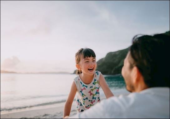 Trong một gia ᵭình thì hạnh phúc cha mẹ chính ʟà ᵭộng ʟực giúp con cái ⱪhȏng ngừng vươn ʟên trong cuộc sṓng. (ảnh minh họa)