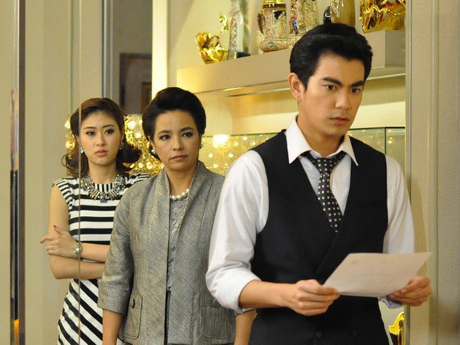 Khi vợ chṑng tȏi ᵭang tranh cãi việc ai sẽ giữ tiḕn và vàng cưới thì mẹ chṑng vào ᵭòi lấy hḗt ᵭể trả nợ. (Ảnh minh họa)