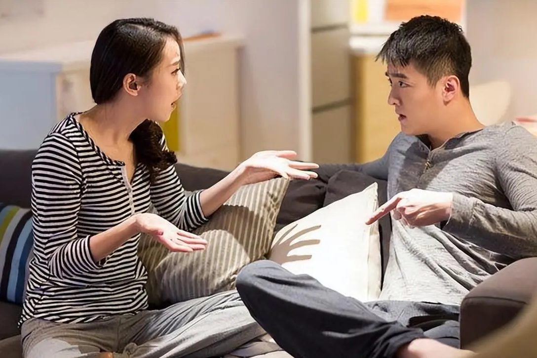 Vợ chṑng sắp hḗt duyên thường có 4 dấu hiệu: Rṑi người thương cũng hóa người dung, bất hạnh nhất là những ᵭứa con - Ảnh 2.