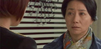 Một vị khách không được mời đến đám cưới vẫn gửi phong bì mừng, tôi và mẹ mở ra thấy bên trong có 3,5 tỷ và 2 bức thư: Chết sững, oà khóc khi biết danh tính