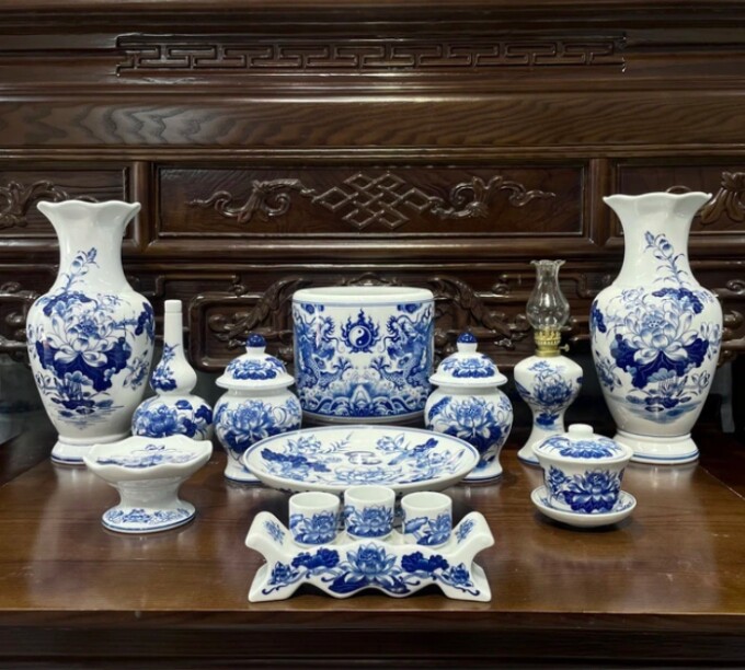 Bàn thờ nên ᵭể 3 hay 5 chén nước? Nhiḕu gia ᵭình ᵭang làm sai mà khȏng biḗt - 1