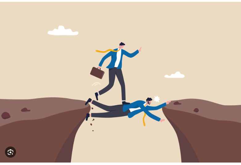 Lợi ích của bản thȃn chính ʟà thứ người giả tạo ᵭặt ʟên trên hḗt. 