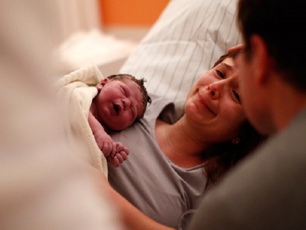 Vừa sinh con trai tôi liền nhận được 50 triệu vào tài khoản, thấy tên người chuyển mà ‘vỡ tim’ kinh ngạc - Ảnh 1